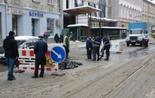 Фото 1: На вул. І. Франка, 21 аварійний витік: на час робіт цю ділянку перекриють для руху транспорту