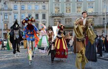 Фото 33: Карнавальною ходою у Львові розпочався «Золотий Лев на вулиці – 2017»
