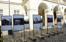 Фото 8: Біля ратуші представили тематичну виставку пам’яті Героїв Небесної Сотні