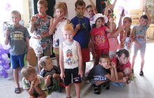 Фото 5: Для дітей з вадами слуху організували відпочинок на морі