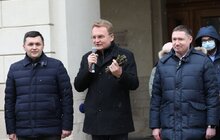 Фото 3: У центрі Львова урочисто заспівали Державний Гімн України та розгорнули синьо-жовтий стяг