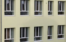 Фото 8: Чотири місяці після ракетного обстрілу на вул. Коновальця: учні вчаться у своїх класах, домівки мешканців відновлюють (відео)