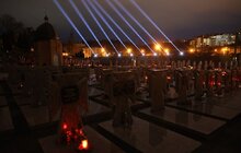 Фото 10: Світло для світу: у Львові над могилами українських Героїв у небо запустили промені пам'яті (відео)