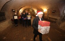 Фото 5: Мер Львова відвідав Фабрику св. Миколая і залишив подарунки дітям, а також попросив усіх зголошуватись бути помічниками св. Миколая