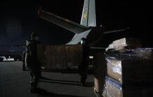 Фото 17: До Львова прибули медичне обладнання та тести на коронавірус, придбані в Китаї