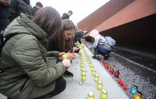 Фото 13: День Гідності та Свободи: на Меморіалі пам’яті Героїв Небесної Сотні запалили лампадки