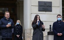 Фото 2: У Львові відзначають День студента: левів біля Ратуші одягли у мантії