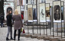 Фото 2: «Шевченко молодий»: на пл. Ринок відкрили виставку до Дня народження українського генія