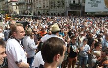 Фото 9: Майже 5 тис осіб прийшли на пл Ринок висловити свій спротив щодо сміттєвої блокади Львова