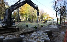 Фото 2: Реконструкція вул. С. Бандери: підрядник проводить заміну колектора