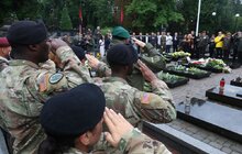 Фото 7: На Личаківському цвинтарі вшанували пам’ять новітніх Героїв з нагоди Дня Незалежності 