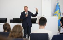 Фото 2: Премії від міста по 5 і 10 тис. грн отримали випускники за найвищі бали на ЗНО 2021