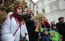 Фото 7: В переддень Різдва у Львові встановили Різдвяного Дідуха