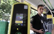 Фото 6: Від сьогодні проїзд на трьох міських маршрутах можна оплатити безготівково