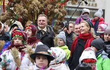Фото 10: В переддень Різдва у Львові встановили Різдвяного Дідуха