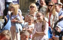 Фото 5: Ляльковий театр з нагоди Дня міста подарував глядачам виставу «Два леви»