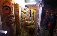 Фото 2: У Львові встановили різдвяну шопку