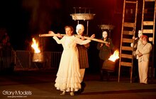 Фото 39: Відкриття фестивалю «Золотий лев» вуличною виставою «Вишневий сад» за п'єсою А. П. Чехова