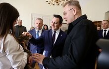 Фото 16: Європейські делегати, що приїхали на відкриття Молодіжної столиці у Львові, розпочали візит з покладання квітів молоді, що загинула через росію