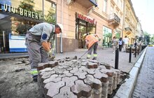 Фото 3: У Львові облаштують доступність до 100 різних закладів та установ: проєкт стартував з вул. Січових Стрільців (відео)