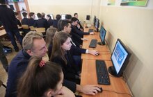 Фото 7: Мер Львова спільно з учнями кодив гру про штучний інтелект в рамках Години Коду 2019