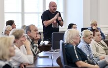 Фото 6: У мерії Львова зустрілися вже з понад 400 родинами полеглих, щоб обговорити ескіз Меморіалу Героїв України