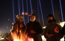 Фото 24: У Львові в пам’ять про Небесну Сотню у небо запустили світлові промені