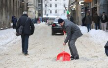 Фото 22: Працівники Львівської мерії долучились до прибирання міста від снігу