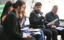 Фото 6: Театр НЕЗЛАМНИХ представив п’єсу «Сам на сам» під час церемонії вручення нагороди “СМІЛИВІ”