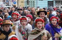 Фото 7: В переддень Різдва у Львові встановили Різдвяного Дідуха