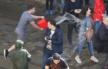 Фото 30: Сьогодні на площі Ринок у Львові влаштували «Поливаний понеділок»