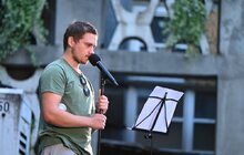 Фото 4: У дворику Ратуші відбулось сценічне читання п’єси, яку написав ветеран
