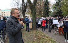 Фото 13: «Жодного нерозумного рішення місто приймати не буде», — мер Львова під час акції проти карантину «вихідного дня»