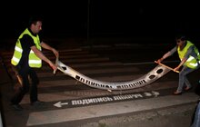Фото 2: Написи «подивись ліворуч» з'явились на пішохідних переходах міста 