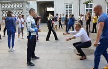 Фото 7: З нагоди Дня фізичної культури і спорту працівники Львівської мерії провели спільну розминку