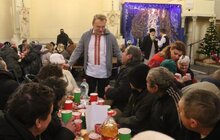 Фото 12: Для потребуючих у Львові організували святковий різдвяний обід