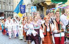 Фото 17: Центром Львова пройшов марш-парад учасників Х фестивалю «Етновир»