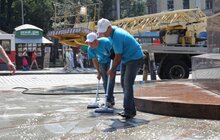 Фото 6: В центрі міста помиють 6 пам’ятників