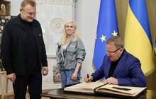 Фото 4: Вперше в історії: до Львова привезли всі три «Золоті мʼячі», які здобували українські футболісти (відео)