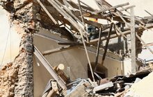 Фото 7: На пр. Свободи, 23 почали розбирати завали: протиаварійні роботи фінансуватиме власник сусіднього будинку (відео)
