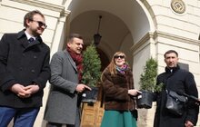 Фото 1: В рамках міжнародного проєкту «Озеленення планети» на площі Соборній висадили перші дерева