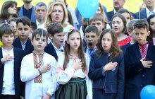 Фото 13: У Львові урочисто святкують закінчення навчального року у школах