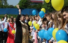 Фото 17: У Львові урочисто святкують закінчення навчального року у школах