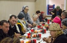 Фото 10: У притулку для бездомних з нагоди Різдва римо-католицька громада організувала святкову вігілію