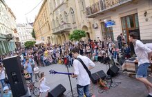 Фото 6: Сьогодні локацію «Музика на Курбаса» «запалювала» фольктроніка від гурту «LIRWAK»