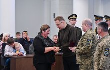 Фото 12: У День Соборності у Львові 28 захисників посмертно нагородили «Почесним знаком Святого Юрія» (фото)