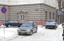 Фото 13: Водії приватних автомобілів продовжують паркуватись у недозволених місцях