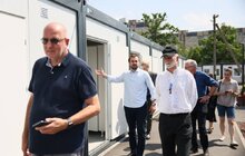 Фото 9: Рафал Дуткевич та Владика Борис Ґудзяк відвідали модульне містечко на Сихові