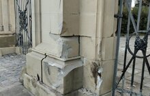 Фото 4: Пошкоджену браму Личаківського кладовища демонтують для проведення ремонту