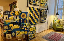 Фото 27: Всесвітньовідома німецька мисткиня передала вихованцям Львівського Центру підтримки дітей авторські патріотичні ковдри